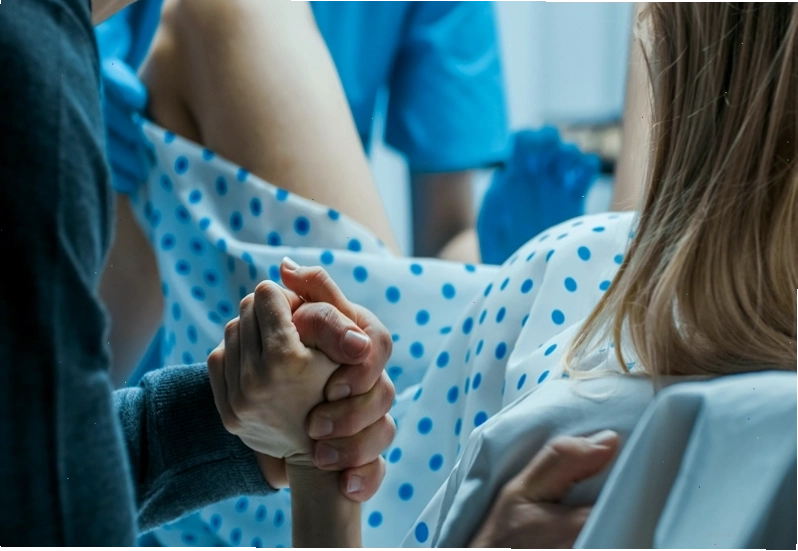 Băng huyết sau sinh là tình trạng vô cùng nguy hiểm cần được cấp cứu ngay