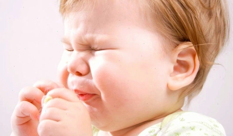 Bé sổ mũi có tự khỏi được không? Cách chăm sóc trẻ bị sổ mũi