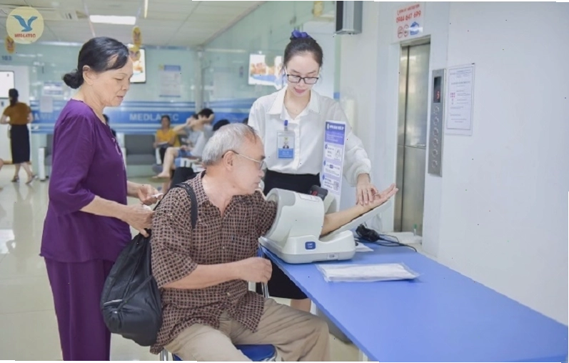 Bệnh nhân bị choáng váng, khó thở khi vận động mạnh do huyết áp
