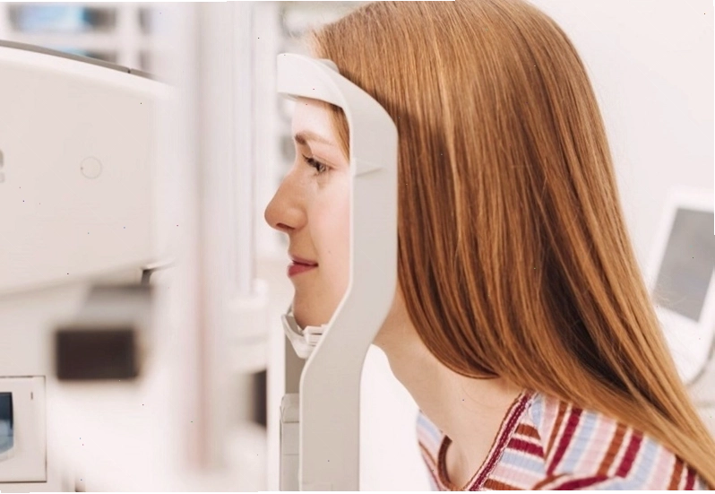 Các bác sĩ chuyên khoa sẽ đưa ra phác đồ điều trị ung thư mắt phù hợp với từng bệnh nhân.