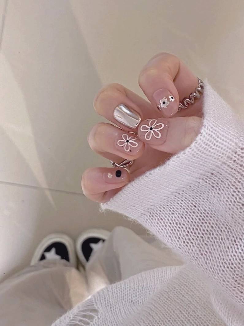 Các mẫu nail chân đẹp mắt
