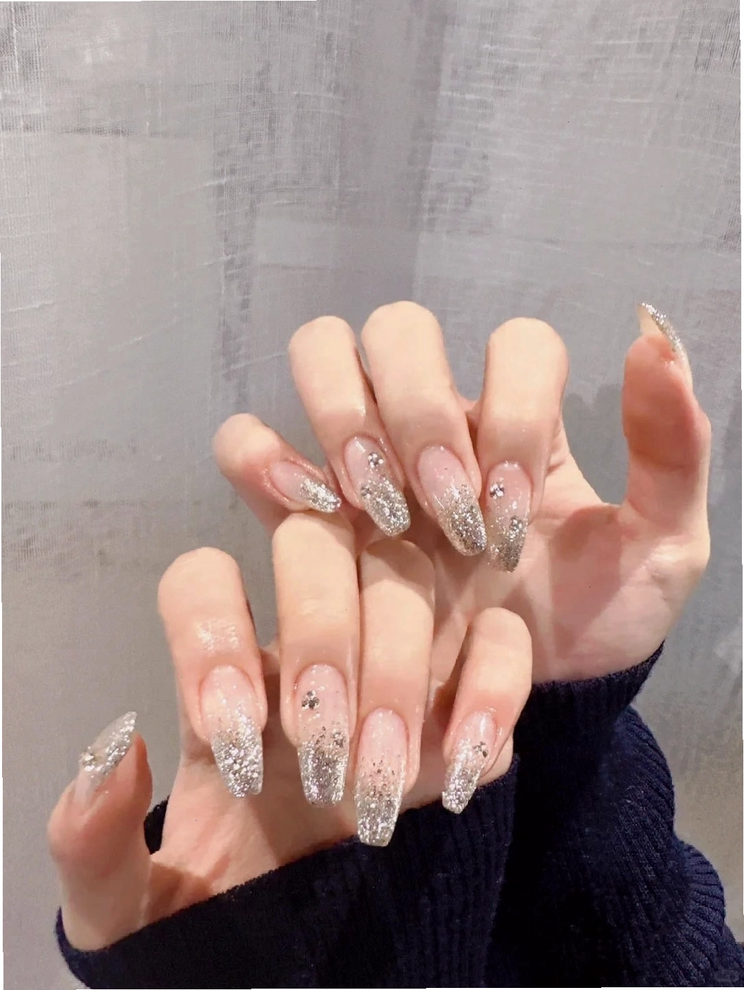 Các mẫu nail kim tuyến ấn tượng cho phái đẹp