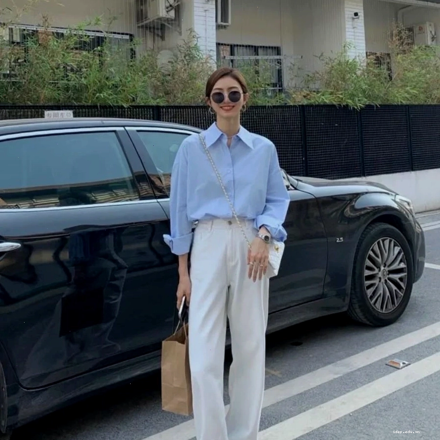 Cách phối đồ áo sơ mi oversize nữ với quần tây lịch sự