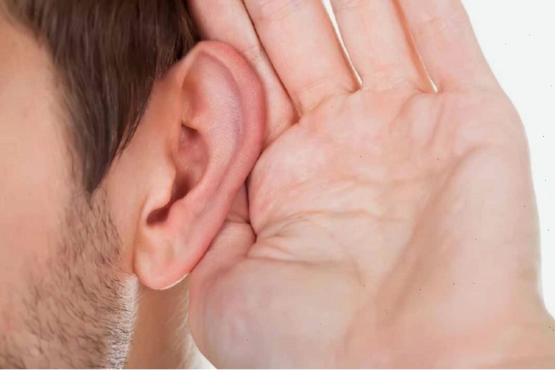 Chảy máu mũi kèm theo giảm thính lực, người bệnh cần tới các cơ sở y tế