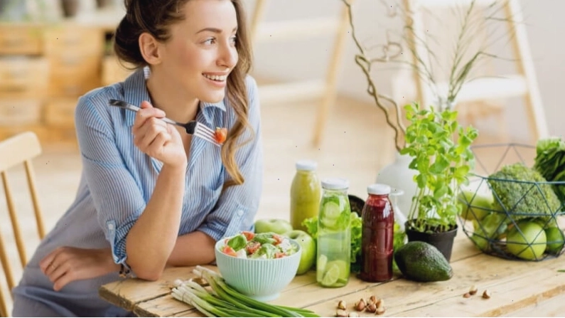 Chế độ ăn uống khoa học giúp có vòng eo thắt đáy lưng ong tự nhiên