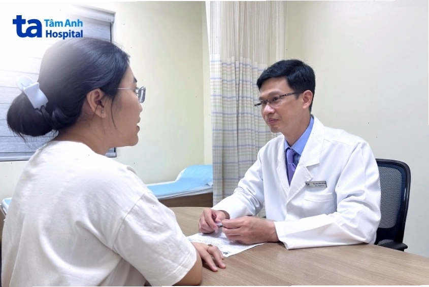 Chỉ định phẫu thuật nâng ngực cho phụ nữ có vòng một nhỏ hoặc chảy xệ