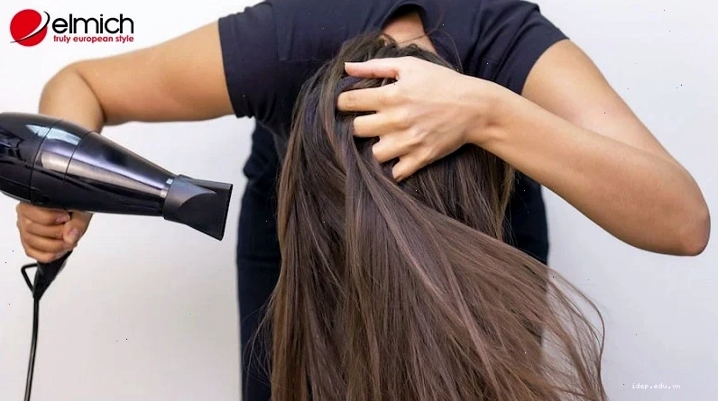 Chia tóc thành từng lọn nhỏ để sấy