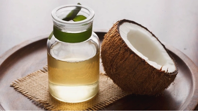 Chườm lạnh giúp giảm sưng bọng mắt dưới và làm dịu da