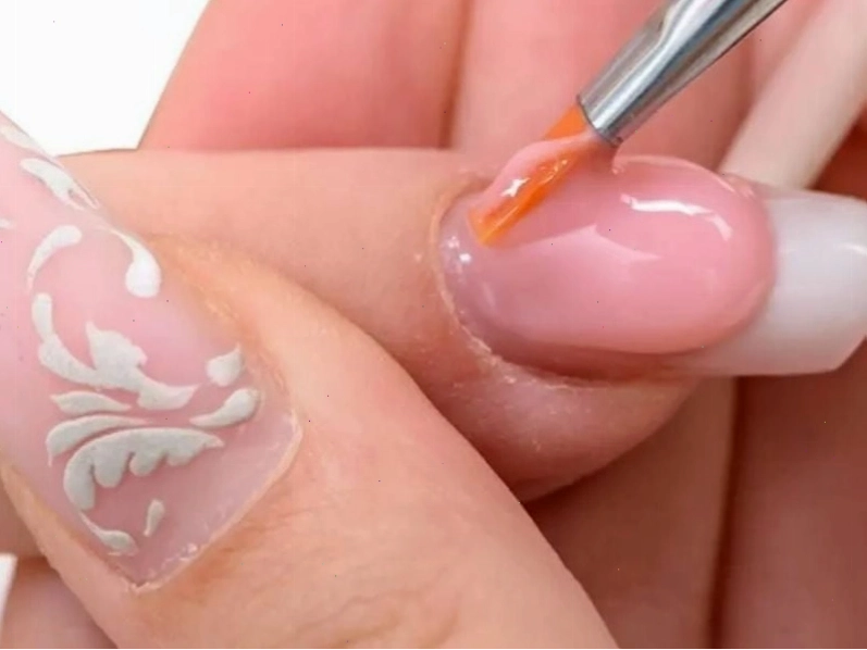 Đắp gel là kỹ thuật làm đẹp móng tay chuyên nghiệp