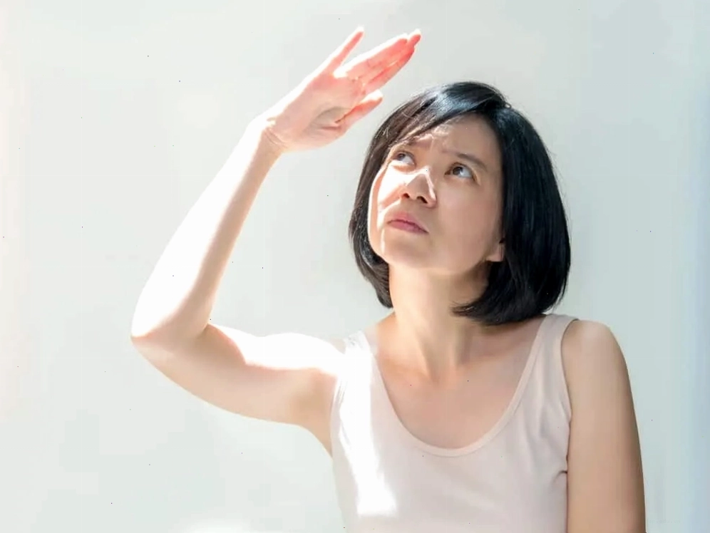 Dấu hiệu tóc cháy nắng và cách bảo vệ tóc khỏi hư tổn dưới nắng hè