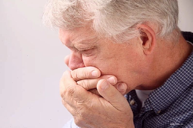 Đau mắt kèm theo nhìn mờ, đỏ mắt, buồn nôn là dấu hiệu cần cấp cứu