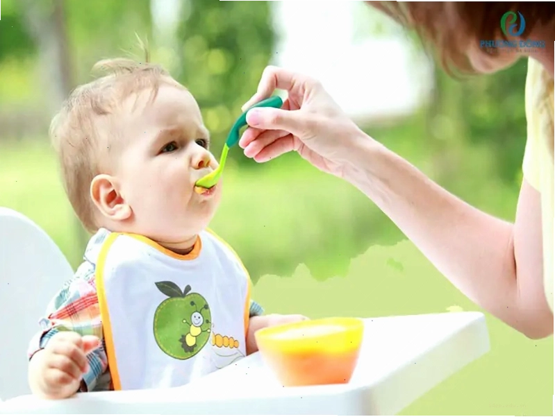 Dinh dưỡng cho trẻ khi bị sốt