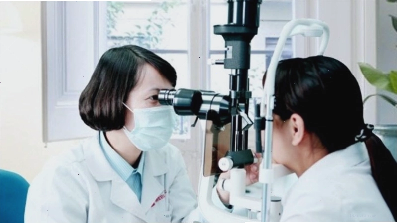 Gặp bác sĩ khi tình trạng đau mắt đỏ không giảm sau 2 tuần