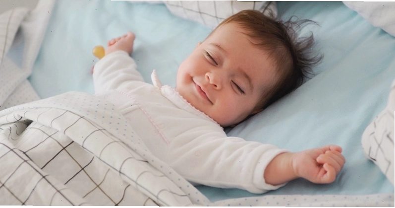 Giữ ấm cơ thể cho bé trong lúc ngủ là cách phòng ngừa ngạt mũi về đêm hiệu quả với trẻ nhỏ