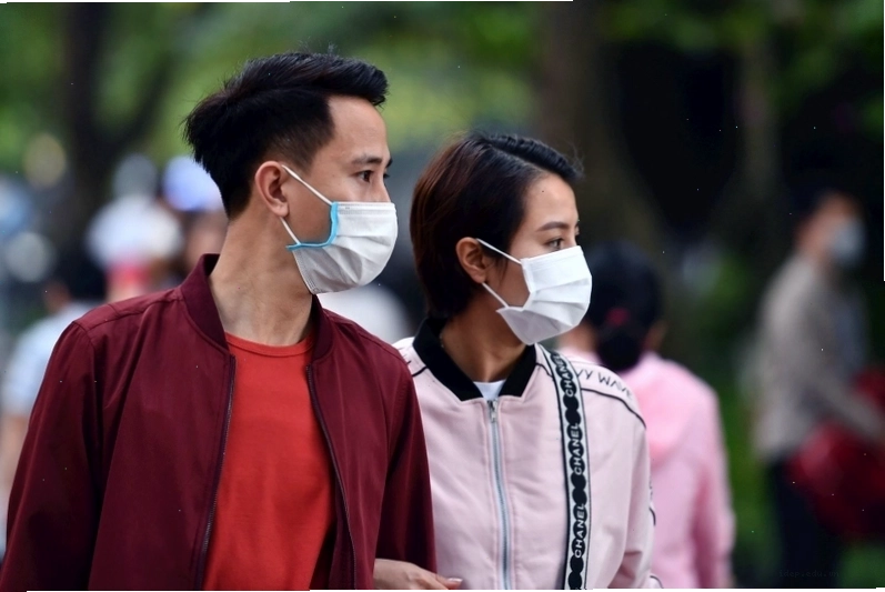 Hạn chế bụi bẩn bằng cách đeo khẩu trang