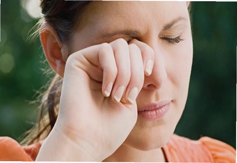 Hiện tượng mắt phải giật thường xuyên là dấu hiệu mắt bị quá tải