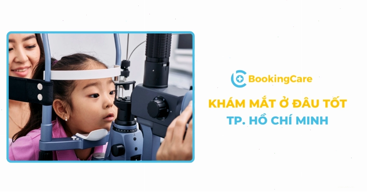 Hình ảnh minh họa bác sĩ đang khám mắt cho bệnh nhân tại phòng khám