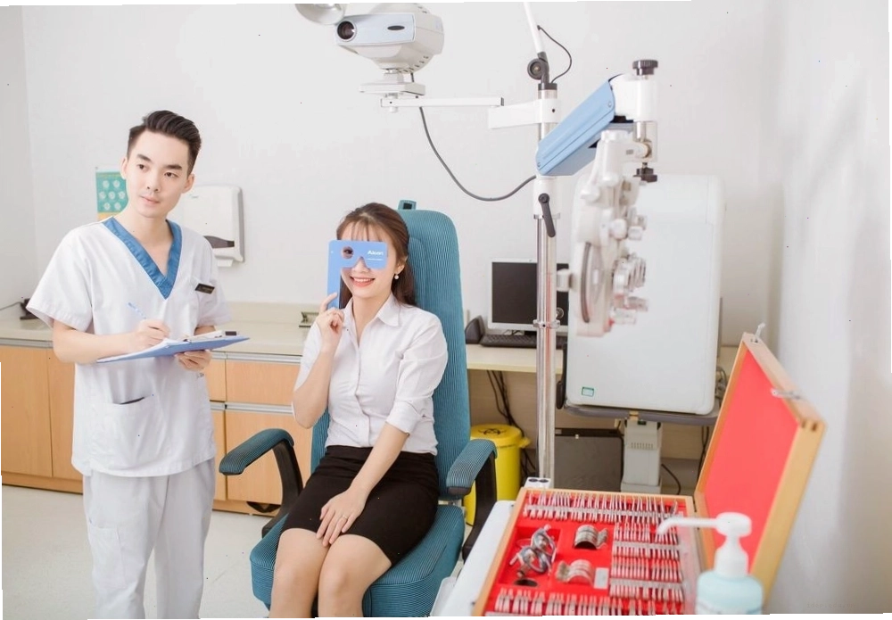 Khi mắt xuất hiện bất thường, người bệnh nên đến cơ sở y tế uy tín để được thăm khám