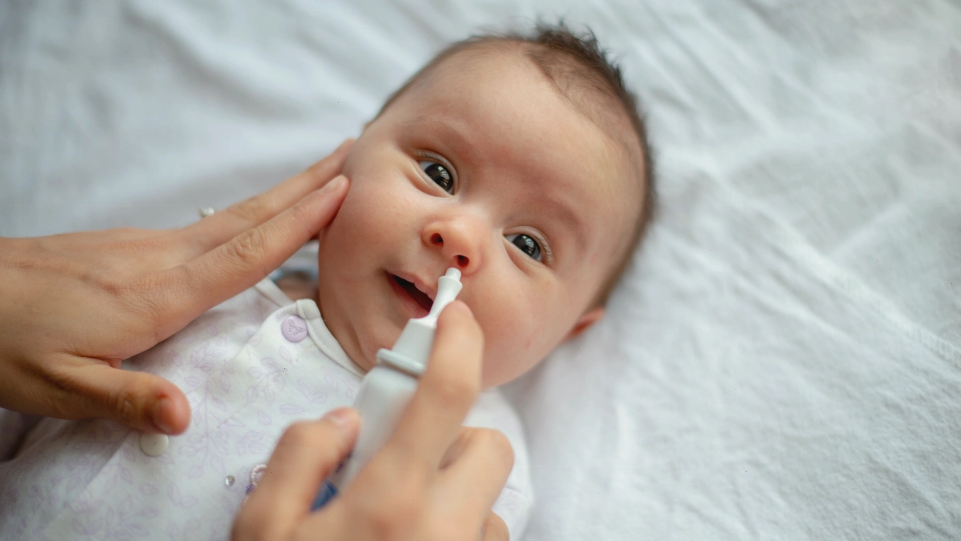 Khi tình trạng ho sổ mũi của bé kéo dài hoặc có dấu hiệu bất thường, việc thăm khám bác sĩ chuyên khoa nhi là cần thiết để bảo vệ sức khỏe phổi của trẻ
