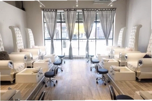 Không gian làm việc chuyên nghiệp của kỹ thuật viên nail