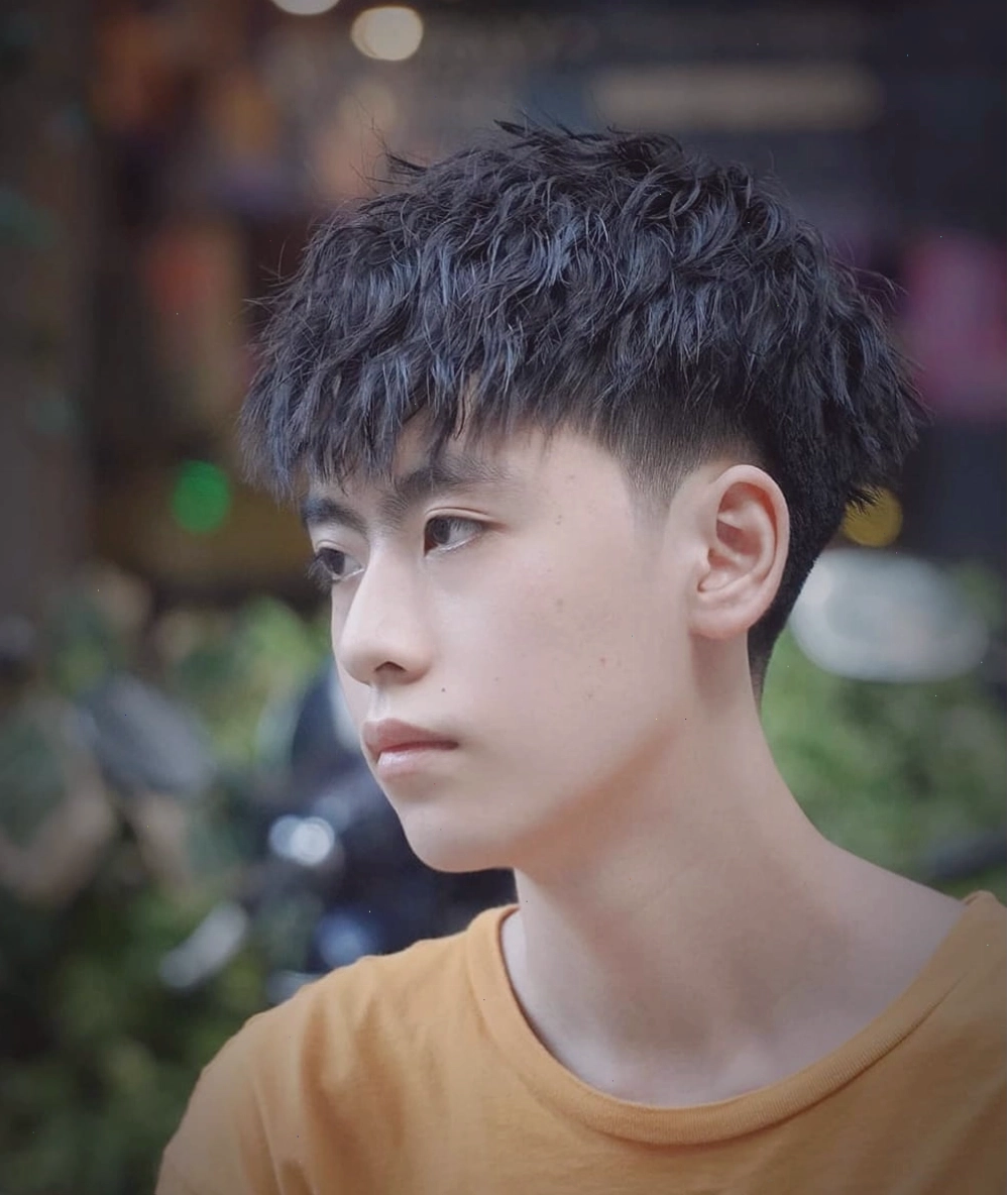 Kiểu uốn tóc nam Ruffled nam tính và cuốn hút
