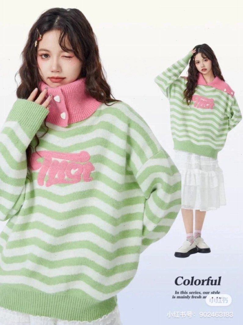 Layering áo len dáng rộng với váy hai dây tạo phong cách ấn tượng
