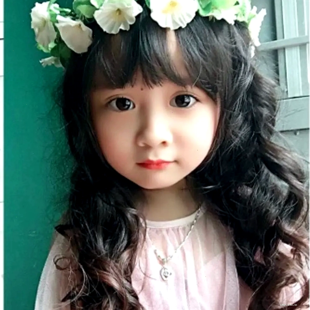 Lưu ý khi tạo kiểu tóc xoăn cho bé gái