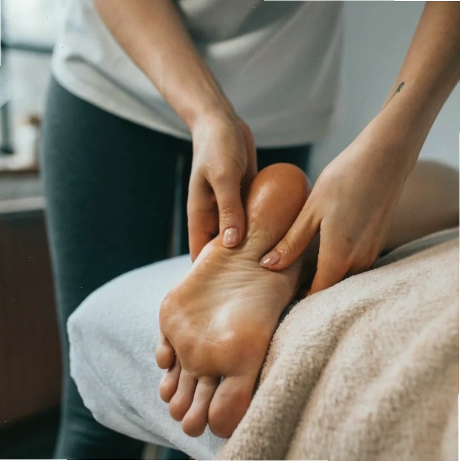 Massage chân giúp lưu thông máu