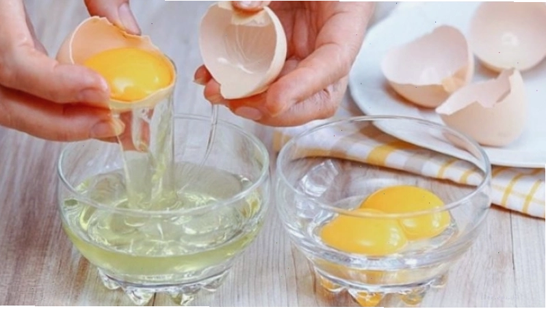 Mặt nạ tóc từ lòng trắng trứng và chanh sẽ giúp làm giảm dầu trên tóc