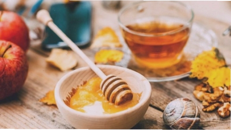 Mặt nạ từ mật ong, giấm táo và dầu dừa sẽ giúp mái tóc của bạn bóng mượt và khỏe mạnh hơn