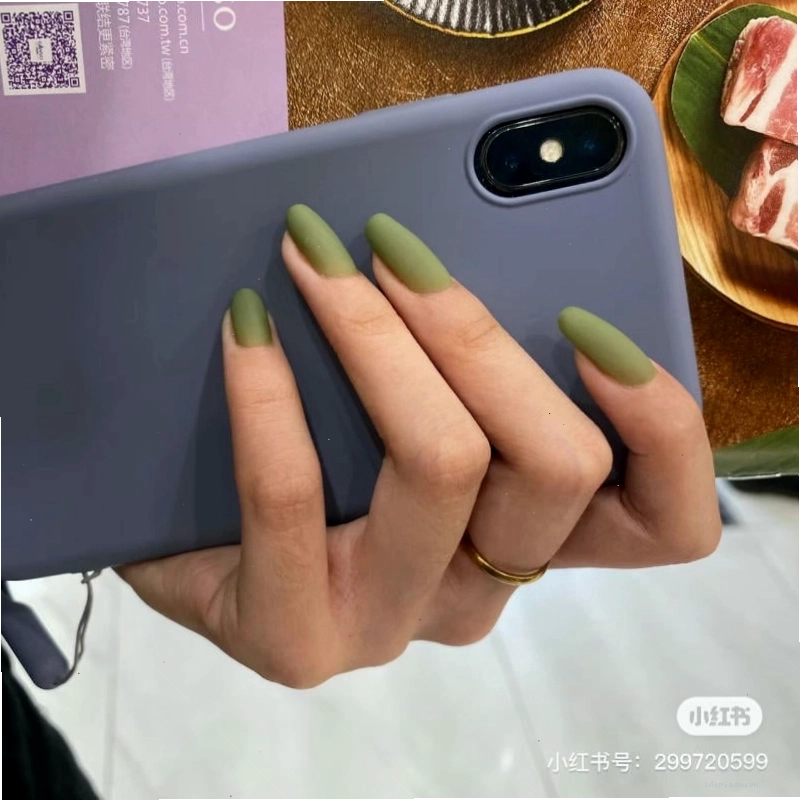 Mẫu móng chân đẹp màu xanh ngọc bích với hoa văn tinh tế
