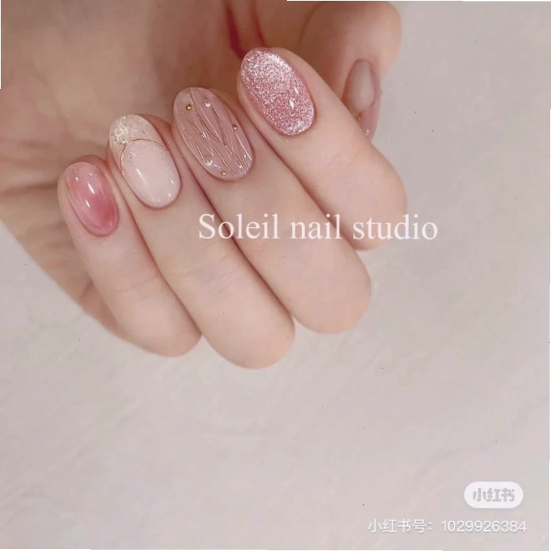 Mẫu nail ánh kim lấp lánh cho da ngăm
