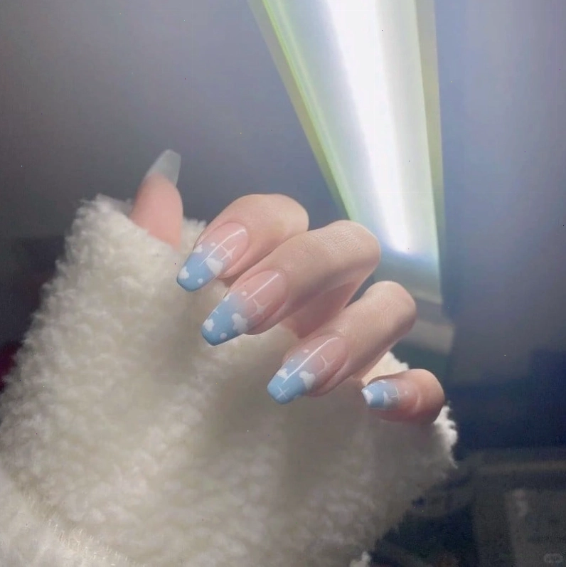 Mẫu nail chân màu xanh dương đậm với hiệu ứng galaxy