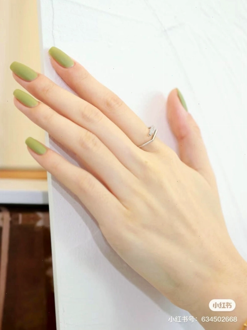 Mẫu nail chân màu xanh dương với hiệu ứng gradient