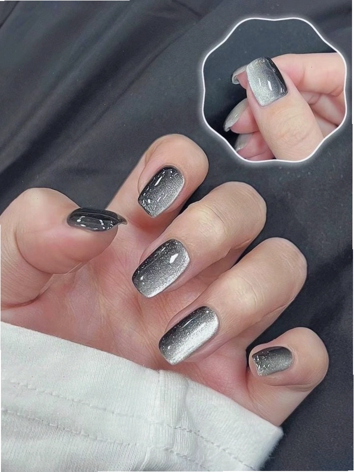Mẫu nail đen Metallic Chic sang trọng và bí ẩn