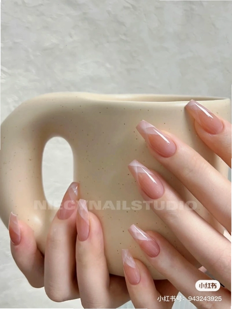 Mẫu nail kẻ sọc đơn giản
