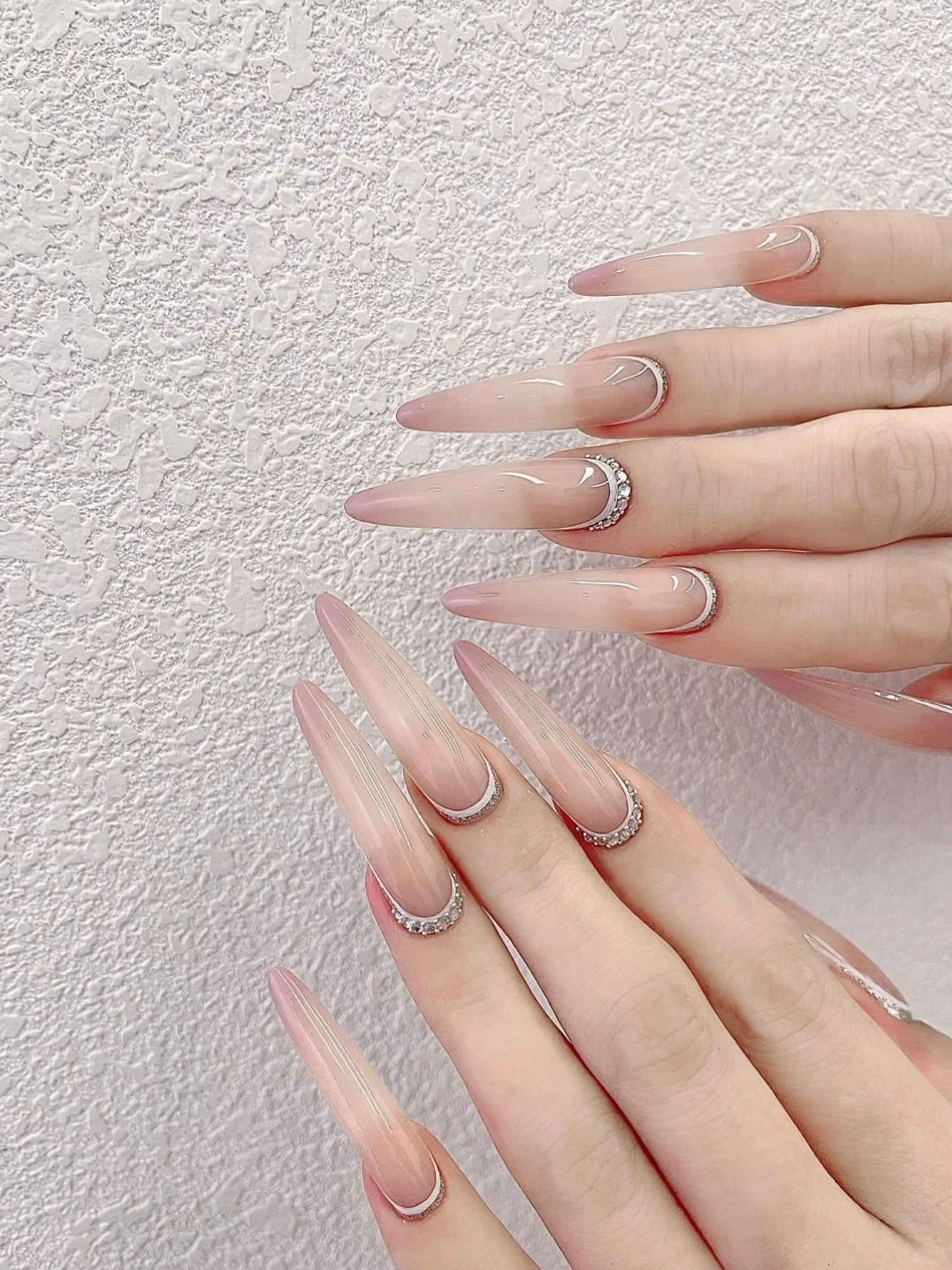 Mẫu nail kim tuyến kết hợp hoa văn tinh xảo