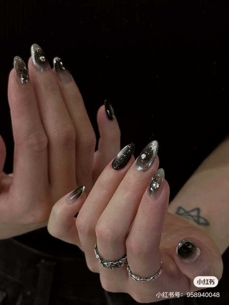 Mẫu nail mắt mèo kim cương đen huyền bí và sang trọng