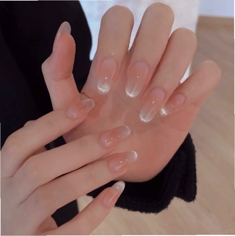 Mẫu nail mắt mèo kim cương trắng đính đá cầu kỳ và lộng lẫy