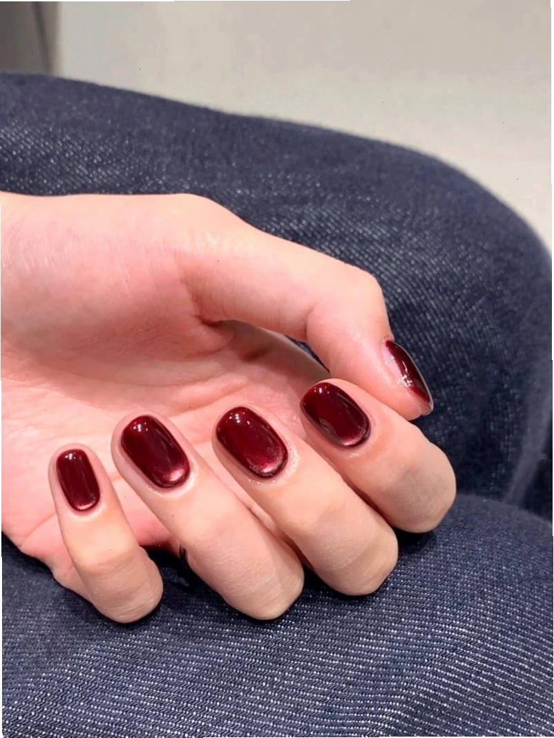 Mẫu nail mắt mèo màu đen huyền bí và quyến rũ