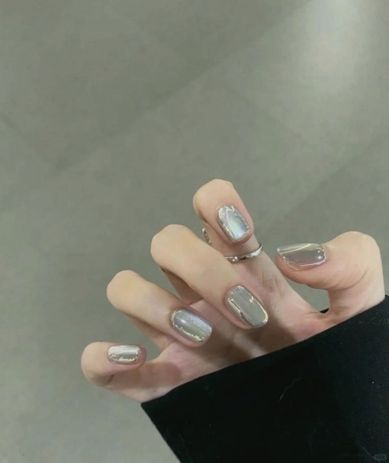 Mẫu nail mắt mèo màu đỏ rượu quyến rũ