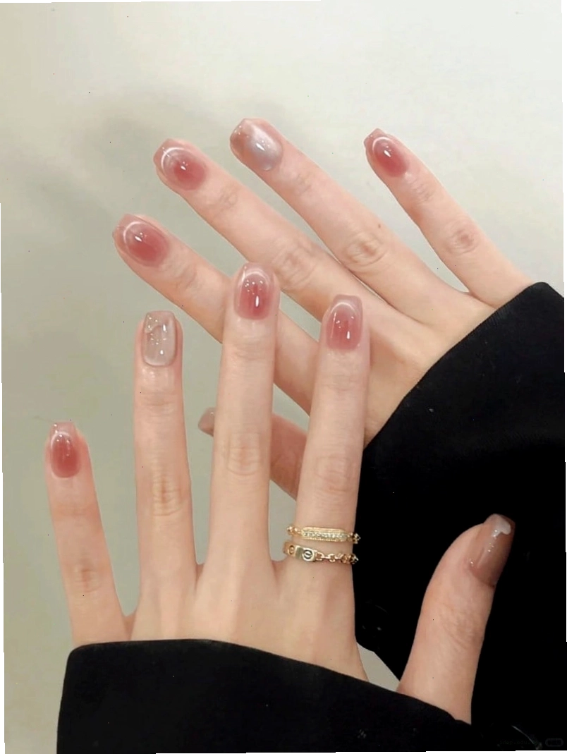 Mẫu nail mắt mèo màu hồng đào nhẹ nhàng