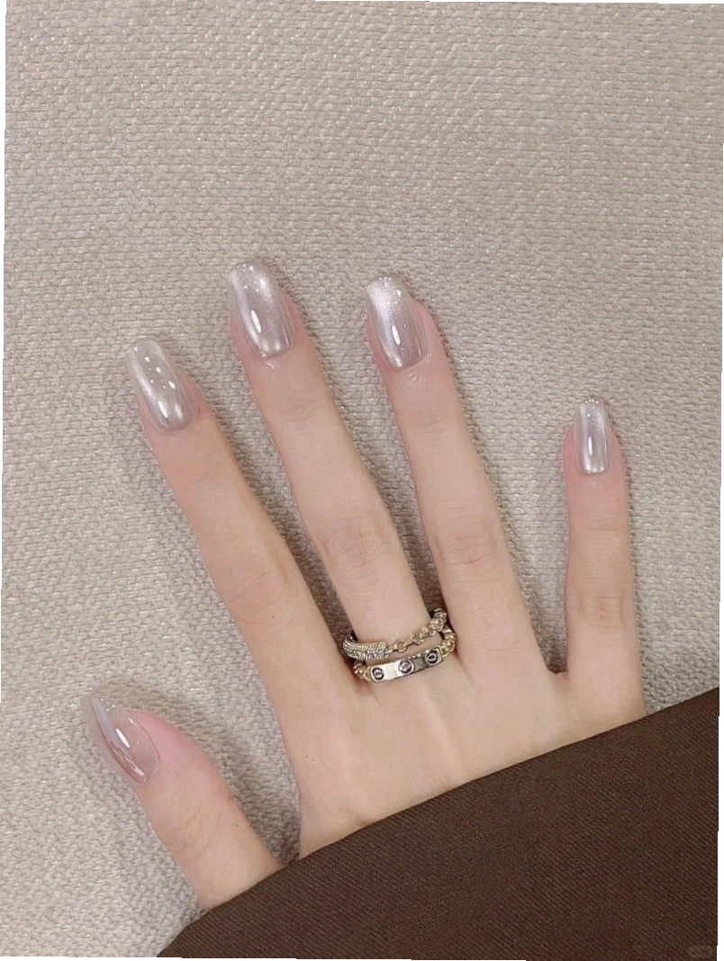 Mẫu nail mắt mèo màu nâu tây sang trọng cho chân