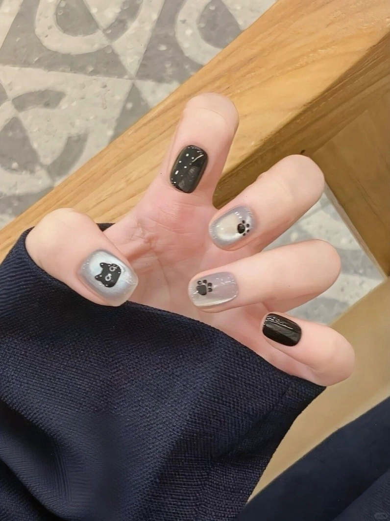 Mẫu nail mắt mèo màu xanh navy thời thượng