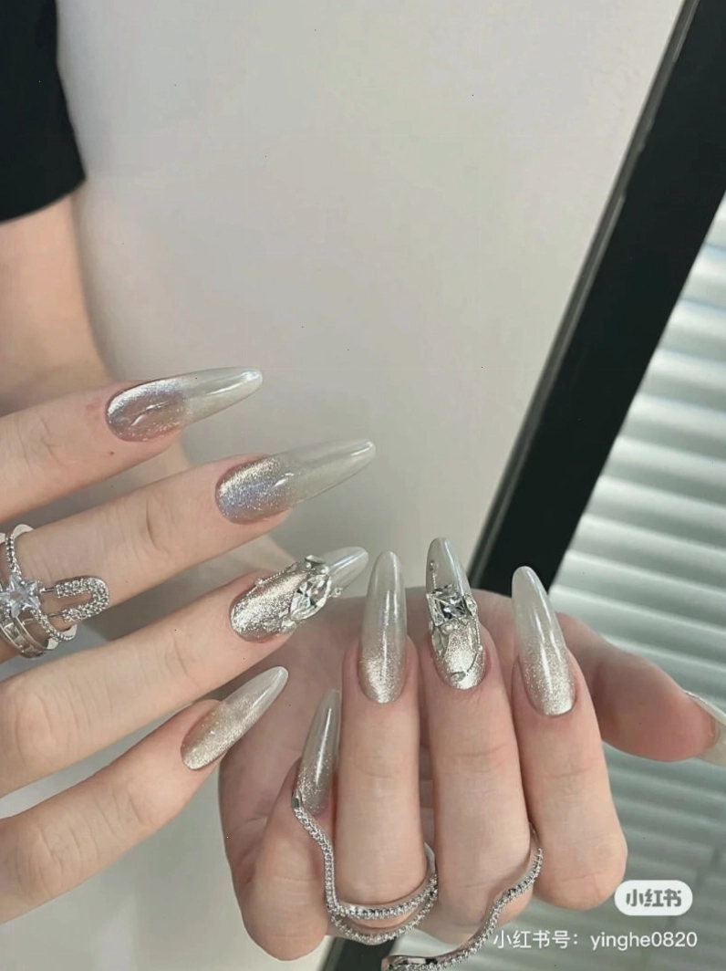 Mẫu nail mắt mèo trắng tinh khôi