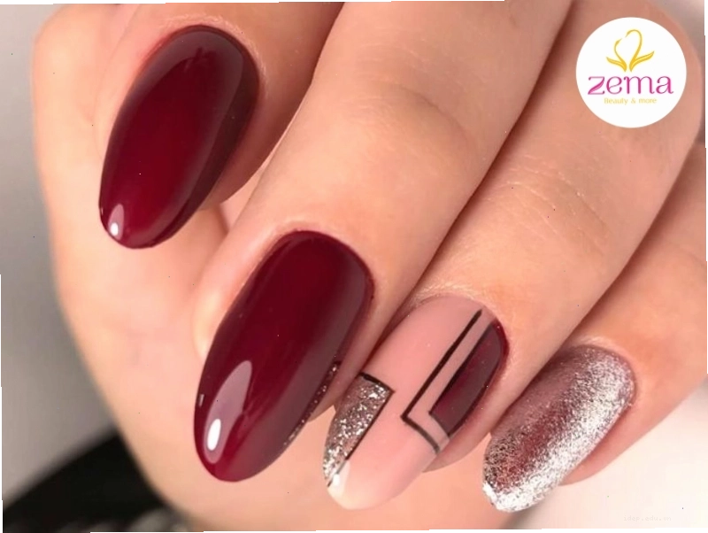 Mẫu nail màu đỏ rượu sẫm phối màu xen kẽ giữa sắc đỏ và một màu sắc khác nổi bật hơn