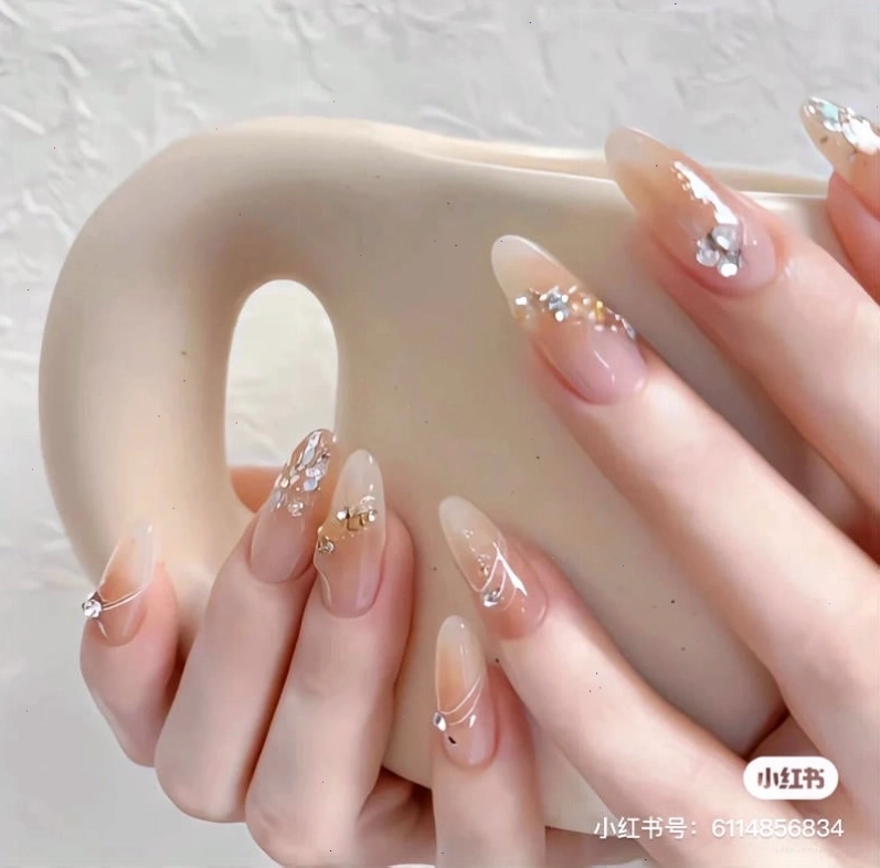 Mẫu nail màu hồng pastel nhẹ nhàng phù hợp đi làm