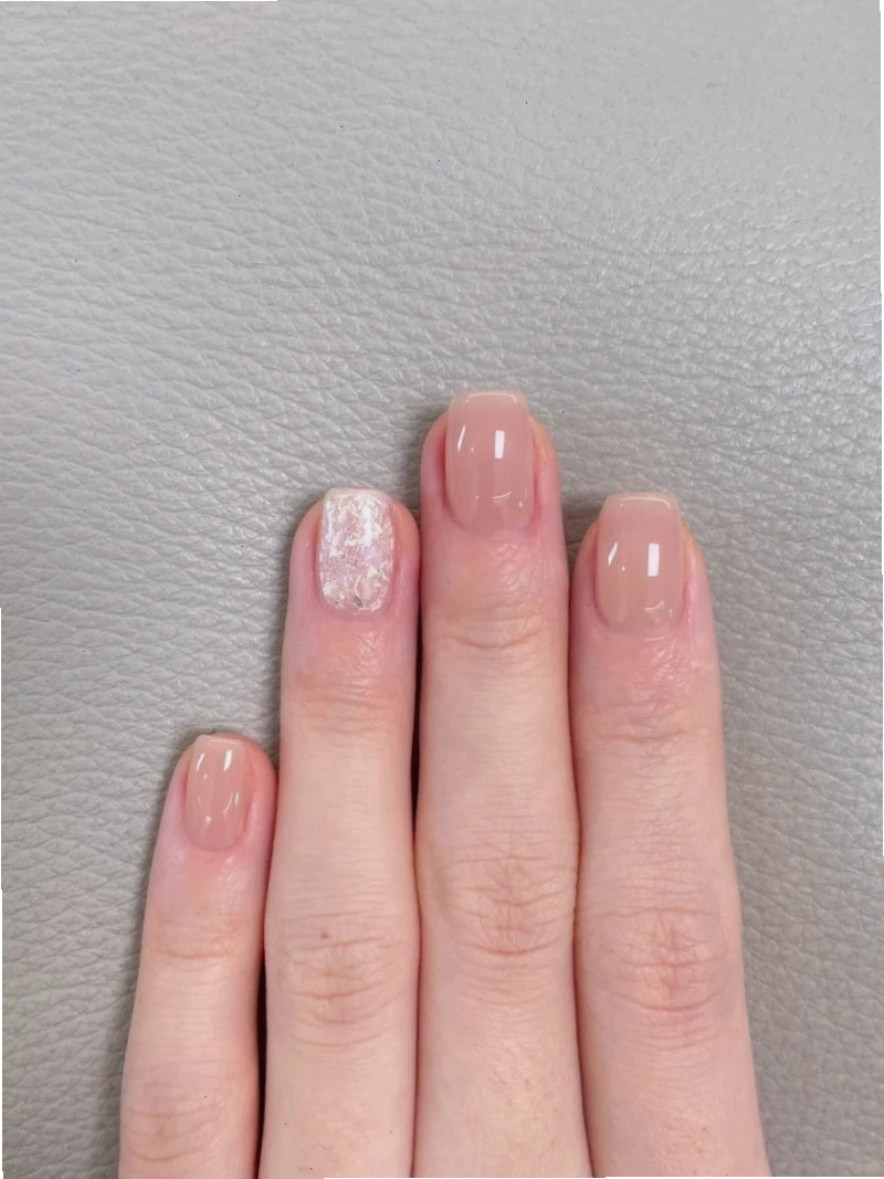 Mẫu nail màu hồng thạch với kỹ thuật ombre chuyển màu tinh tế