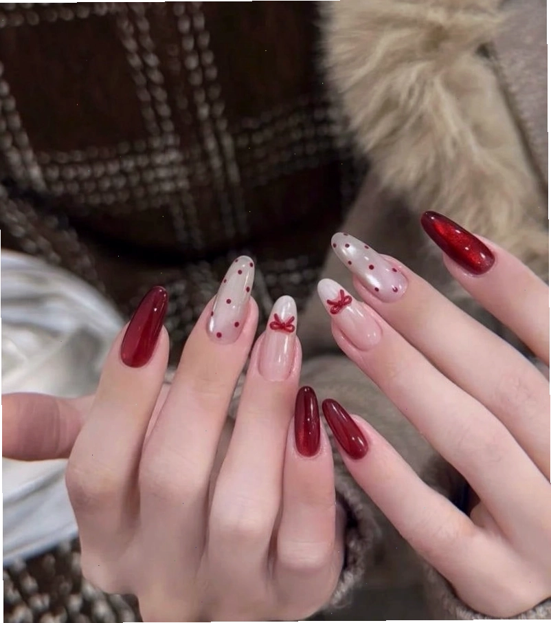 Màu nail Tết 2026 nổi bật