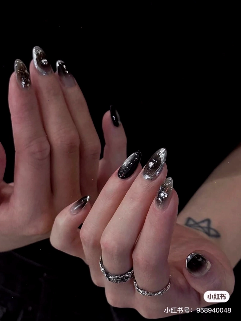 Mẫu nail thạch hồng mắt mèo với hiệu ứng kim cương